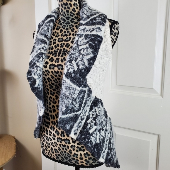 * DONATING 4/30/24* Max Studio Kids Sweater Vest - Picture 3 of 13